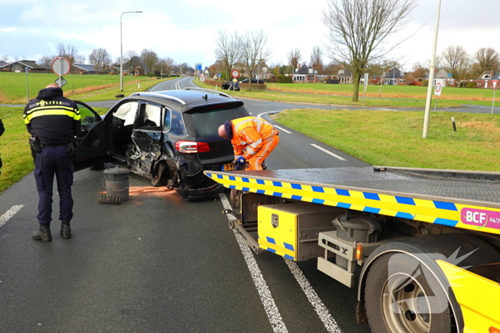 Flinke schade bij botsing tussen twee personenwagens