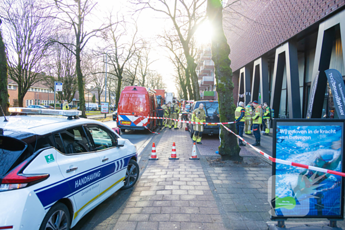 Zwembad ontruimd om sterke chloorlucht