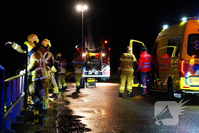 Gladheid leidt tot auto te water