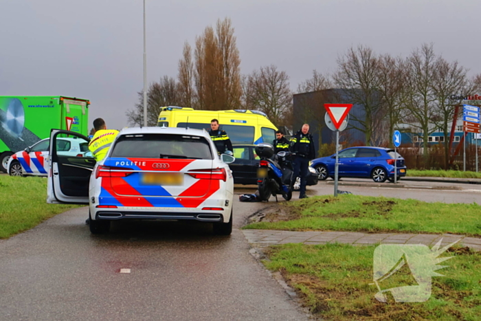 Scooterrijder gewond bij aanrijding met automobilist