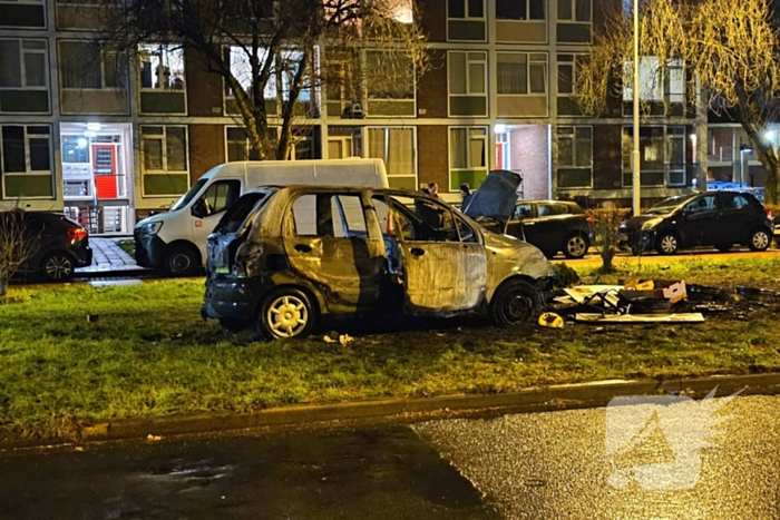 Auto voor derde keer in brand gestoken