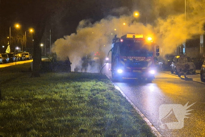 Auto voor derde keer in brand gestoken