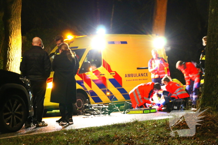 Fietser zwaargewond na ongeval met auto