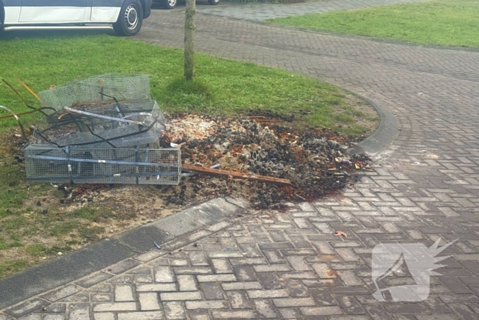 Brandweer dooft brand in vuurton