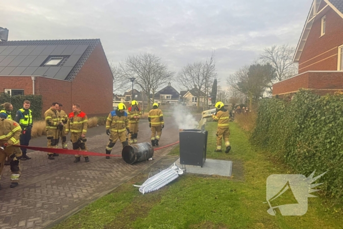 Brandweer dooft brand in vuurton