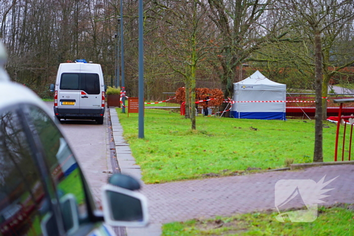 Overleden persoon aangetroffen bij begraafplaats