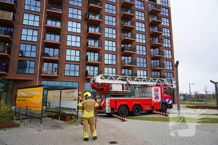 Bank op balkon dreigt te vallen