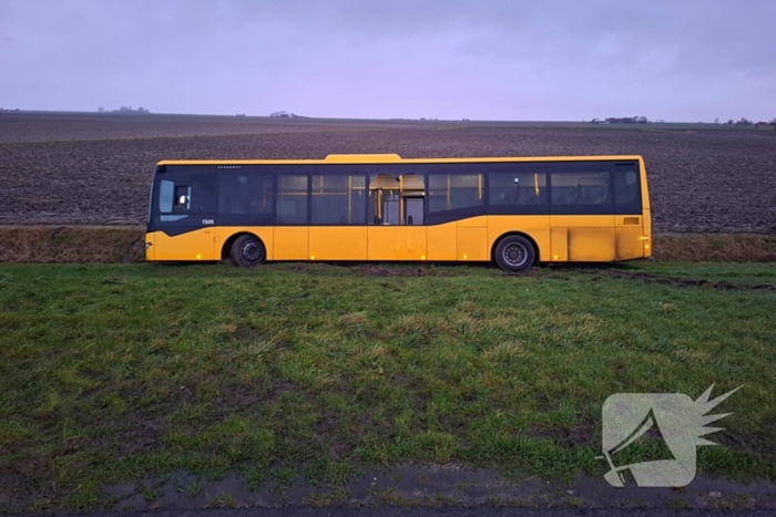 Lijnbus raakt van de weg