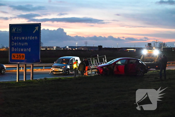 Bestelbus en auto betrokken bij botsing