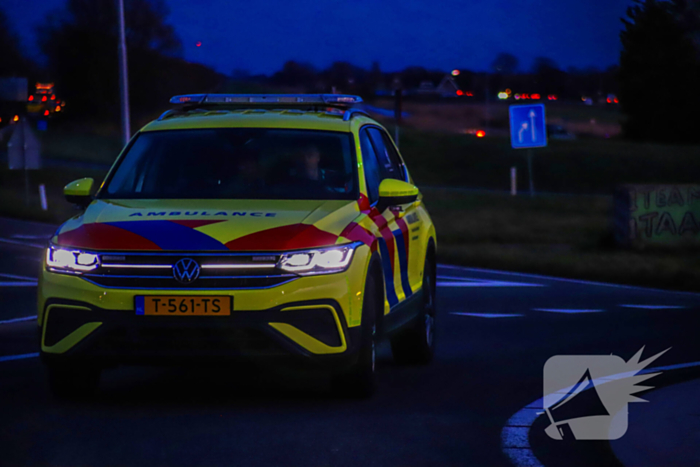 Aanrijding tussen twee voertuigen, veroorzaker rijdt door