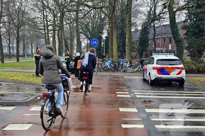 Fietser op rotonde aangereden