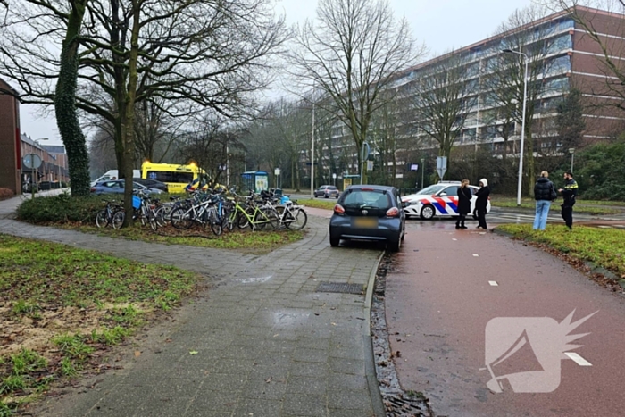 Fietser op rotonde aangereden