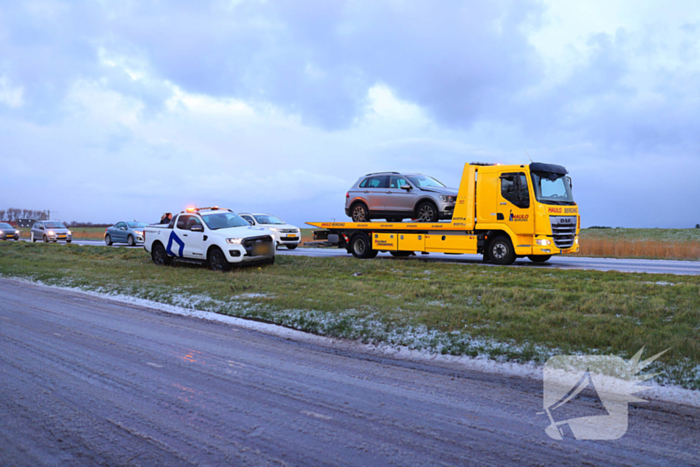 Kop-staartbotsing door glad wegdek