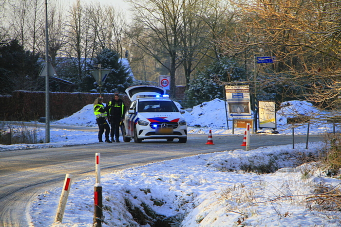 Meerdere automobilisten belanden in greppel door gladheid