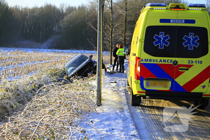 Meerdere automobilisten belanden in greppel door gladheid