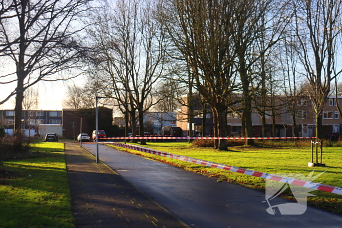 Fietser hard onderuit door glad wegdek