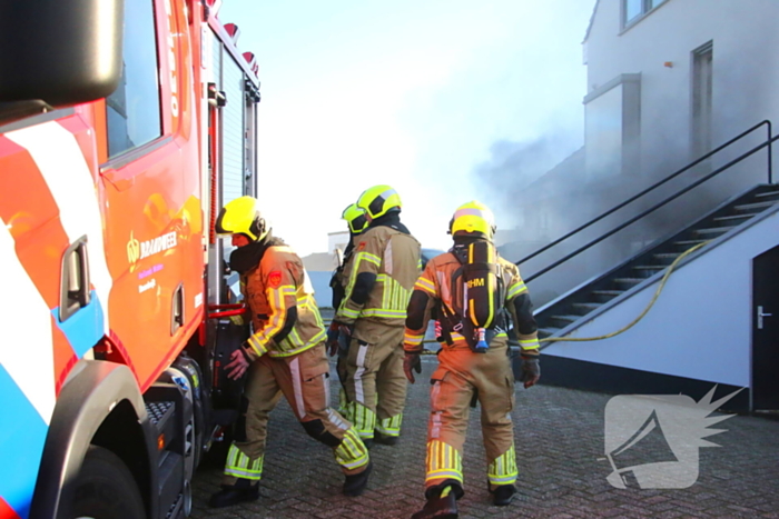 Veel rookontwikkeling bij brand in kantoorpand