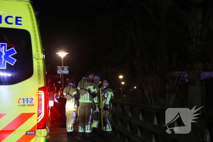 Hulpdiensten halen vrouw uit water