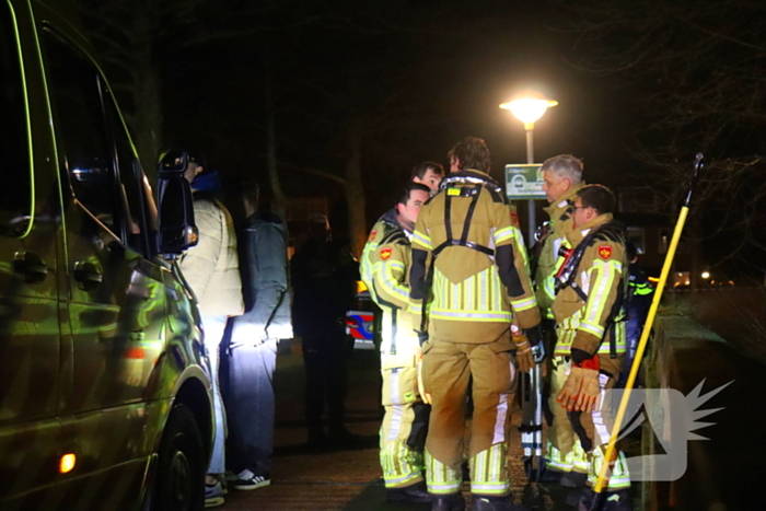 Hulpdiensten halen vrouw uit water