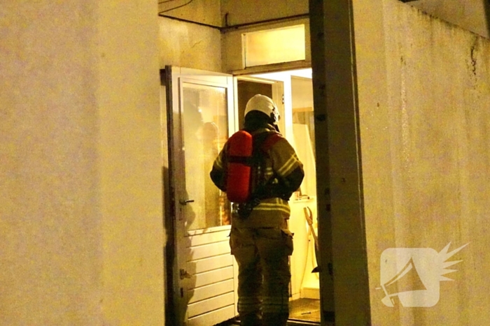 Brandalarm in woning, brandweer forceert deur