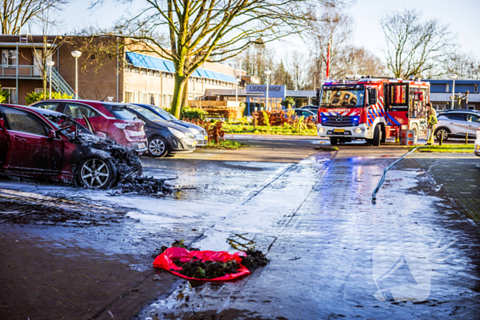 Personenwagen verwoest door brand