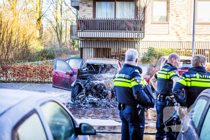 Personenwagen verwoest door brand