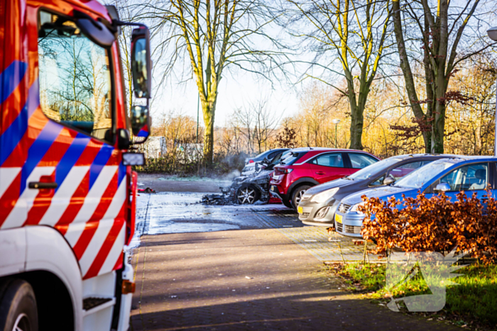 Personenwagen verwoest door brand