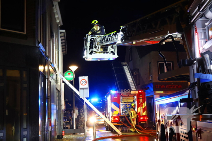 Brandweer ingezet voor grote brand in woning