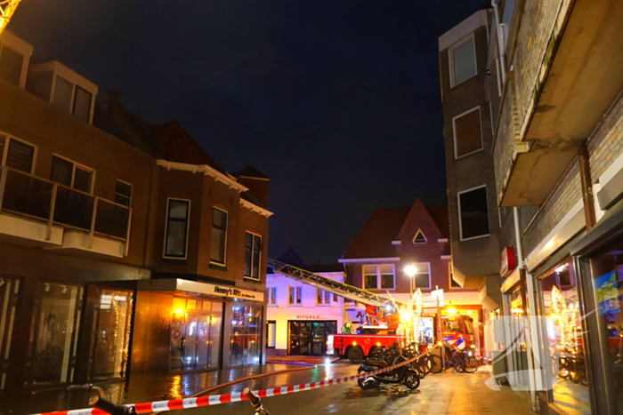 Brandweer ingezet voor grote brand in woning