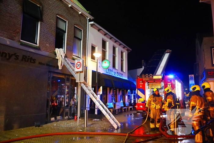 Brandweer ingezet voor grote brand in woning