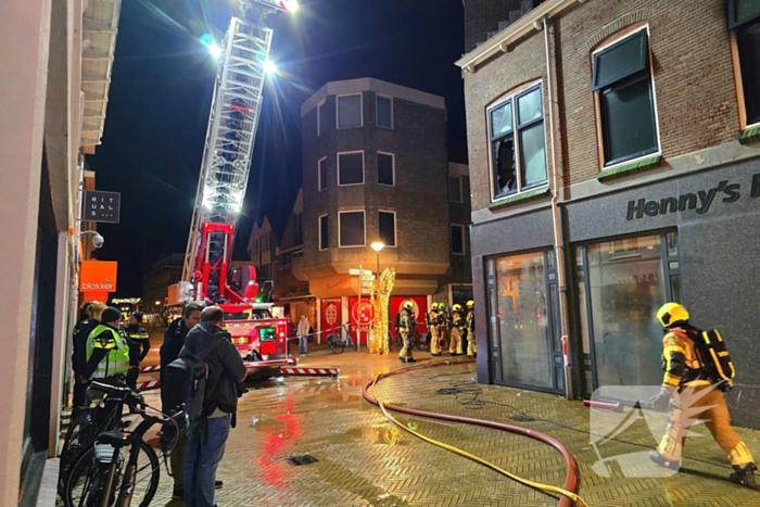 Brandweer ingezet voor grote brand in woning