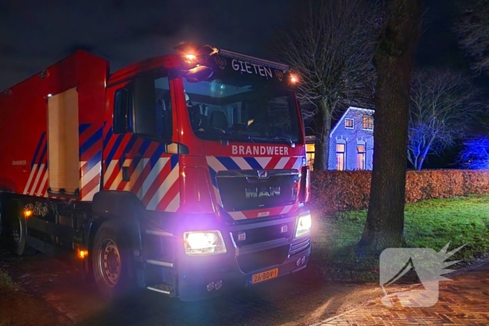 Brand in schoorsteen van woonboerderij