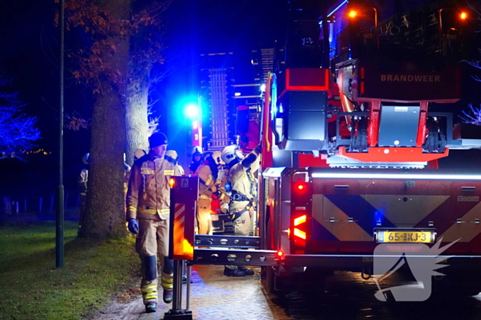 Brand in schoorsteen van woonboerderij