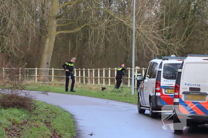 Politie zoekt voortvluchtige na inval