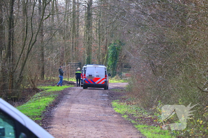 Politie zoekt voortvluchtige na inval