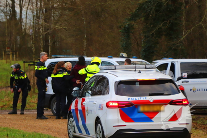 Politie zoekt voortvluchtige na inval