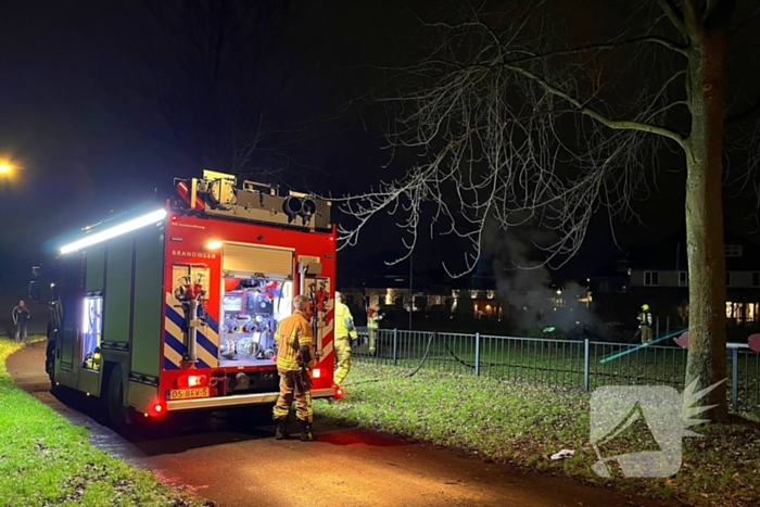 Brandweer dooft brandende kerstbomen