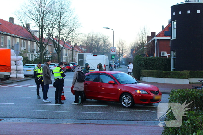 Automobilist ziet fietser over het hoofd bij oversteekplaats