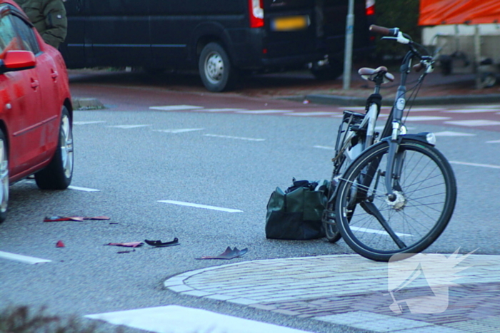 Automobilist ziet fietser over het hoofd bij oversteekplaats