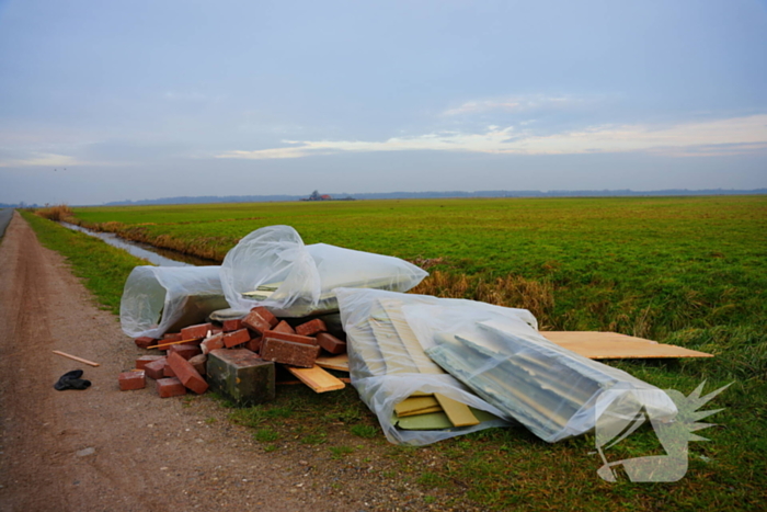 Serie van bouwafvaldumpingen in buitengebied