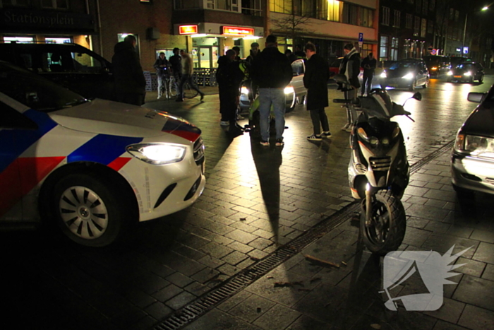 Automobilist ziet scooterrijder over het hoofd