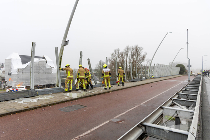 Forse schade na botsing met vrachtwagen