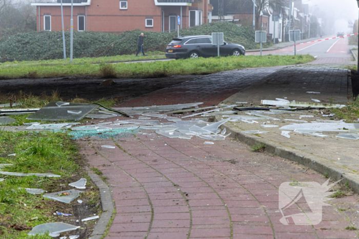 Forse schade na botsing met vrachtwagen