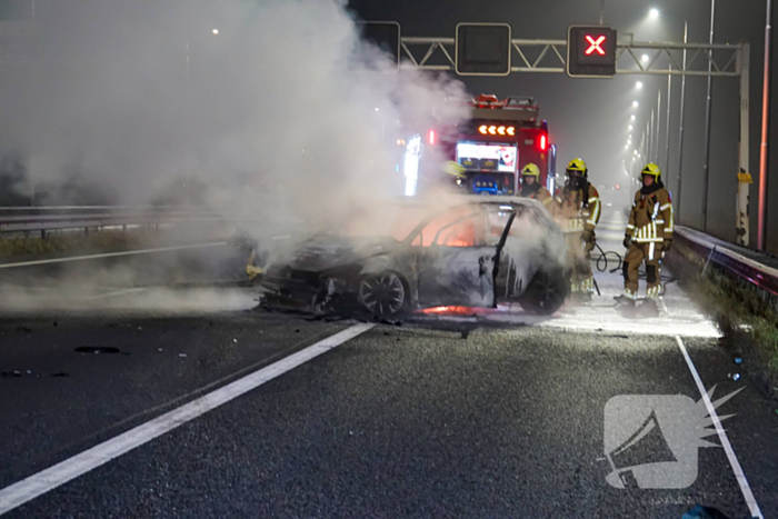 Auto var vlam na aanrijding