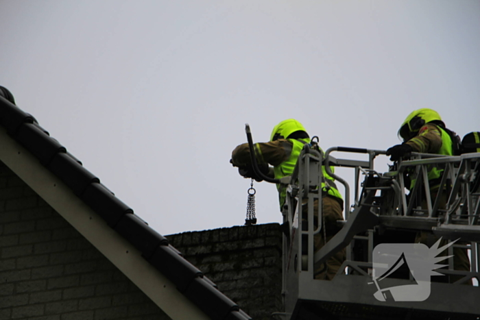 Brandweer haalt drie katten uit woning bij schoorsteenbrand